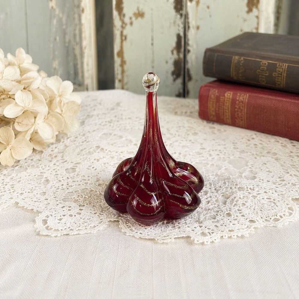 Red Art Glass Ring Holder 2.25" x 2" Gold Swirl Accents